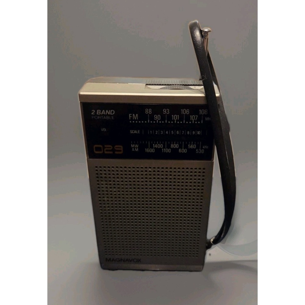 Vintage Transistor Magnavox FM AM Pocket 29 Radio Tested & Working